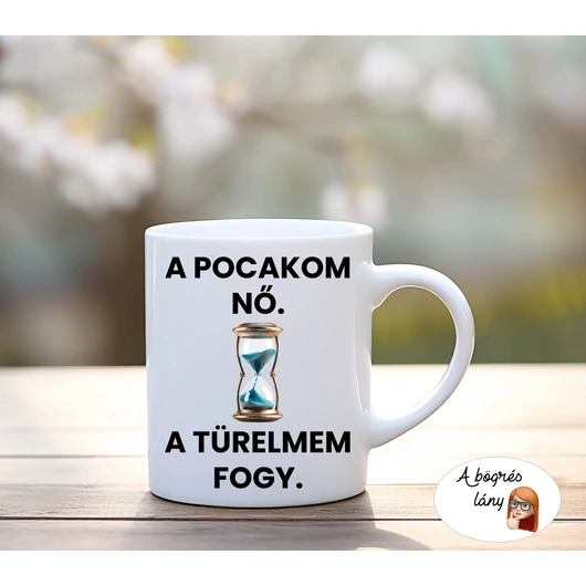 A pocakom nő bögre